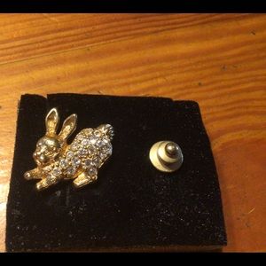 Avon 1992 Rhinestone Bunny Pin